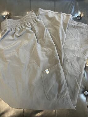 Scrubstar Men's Elastic-Waist Jogger Pants in Gray